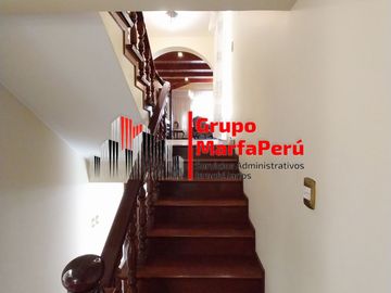 VENTA CASA DE 3 PISOS EN SURCO