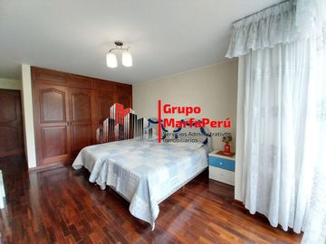 VENTA CASA DE 3 PISOS EN SURCO