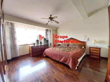 VENTA CASA DE 3 PISOS EN SURCO