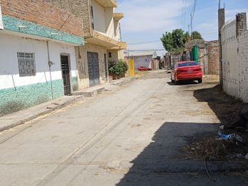 INMUEBLE EN VENTA - EXCELENTE INMUEBLE DE 3 PLANTAS, CERCA DE CARRETERA ZACAPU-MORELIA, ZONA TRANQUILA. ETAPA PROCESAL AVANZADA. EXCELENTE INVERSIÓN