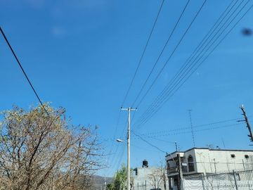 CESIÓN DE DERECHOS - CASA HABITACIÓN CERCA DE IMPORTANTES VIAS DE COMUNICACIÓN Y DE CENTROS COMERCIALES, ESCOLARES Y SERVICIOS MEDICOS