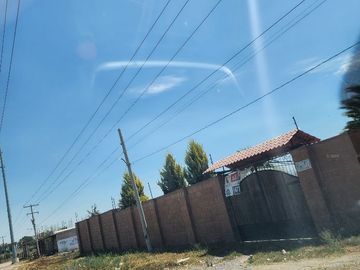 CESIÓN DE DERECHOS - CASA HABITACIÓN CERCA DE IMPORTANTES VIAS DE COMUNICACIÓN Y DE CENTROS COMERCIALES, ESCOLARES Y SERVICIOS MEDICOS