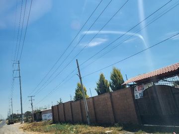 CESIÓN DE DERECHOS - CASA HABITACIÓN CERCA DE IMPORTANTES VIAS DE COMUNICACIÓN Y DE CENTROS COMERCIALES, ESCOLARES Y SERVICIOS MEDICOS