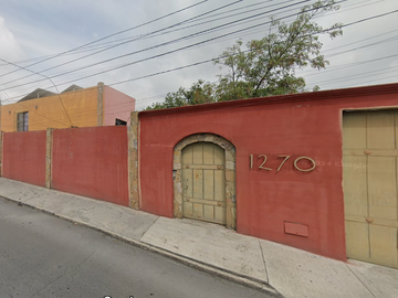 Excelente Casa Adjudicada En Venta Para Inversionistas En Zona Centro