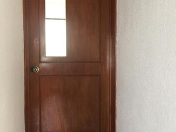 VENDO CASA EN COLINAS DEL PARQUE,A UNOS METROS DE BULEVARD BERNARDO QUINTANAQRO