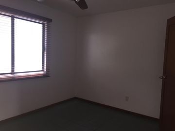 VENDO CASA EN COLINAS DEL PARQUE,A UNOS METROS DE BULEVARD BERNARDO QUINTANAQRO