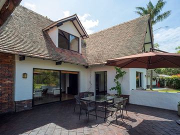 CASA CAMPESTRE EN ARRIENDO EN CAJICÁ