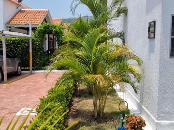 CASA CAMPESTRE EN VENTA EN GIRARDOT