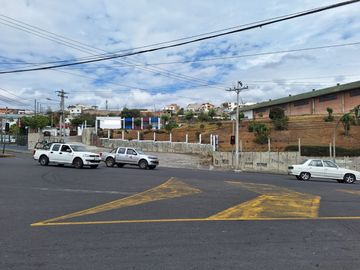 VENTA BODEGA COMERCIAL EN AMBATO, SECTOR CIUDADELA INGAHURCO