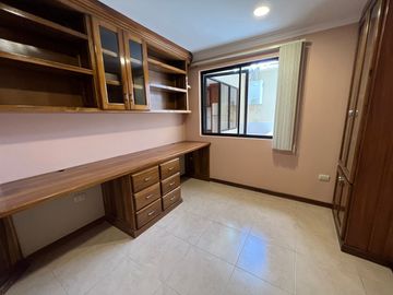 Hermosa casa 5 dormitorios Av. del Tejar