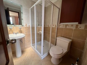 Hermosa casa 5 dormitorios Av. del Tejar