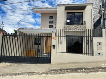 Hermosa casa 5 dormitorios Av. del Tejar