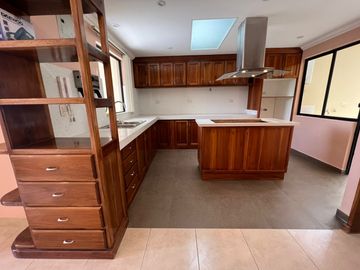 Hermosa casa 5 dormitorios Av. del Tejar