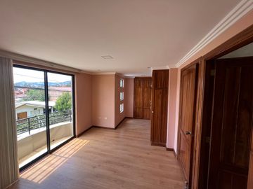 Hermosa casa 5 dormitorios Av. del Tejar