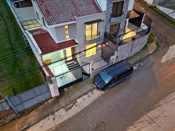 Hermosa casa 5 dormitorios Av. del Tejar