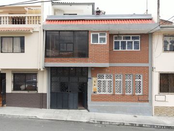 Amplia casa rentera en Totoracocha
