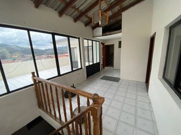 Amplia casa rentera en Totoracocha