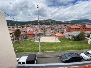 Amplia casa rentera en Totoracocha
