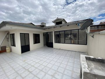 Amplia casa rentera en Totoracocha