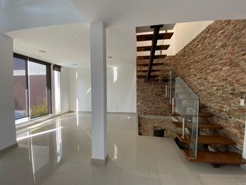 Burgos Corinto - Estricta y Doble Seguridad - Hermosa Casa.