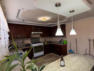 Villa comercial a la Vía principal Mayancela