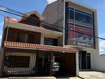 Villa comercial a la Vía principal Mayancela
