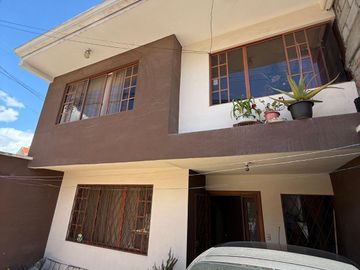 Villa comercial a la Vía principal Mayancela