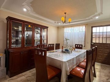 Villa comercial a la Vía principal Mayancela