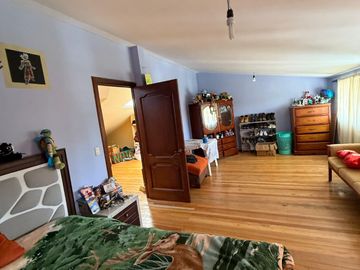 Villa comercial a la Vía principal Mayancela