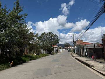 Villa comercial a la Vía principal Mayancela