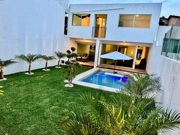 Los Tulipanes - Hermosa Casa Estilo Moderno - Nueva!