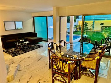 Los Tulipanes - Hermosa Casa Estilo Moderno - Nueva!