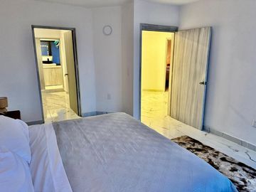 Los Tulipanes - Hermosa Casa Estilo Moderno - Nueva!