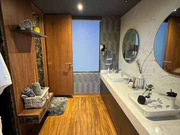 PENTHOUSE AMUEBLADO Y DECORADO EN VENTA EN LA VISTA COUNTRY CLUB