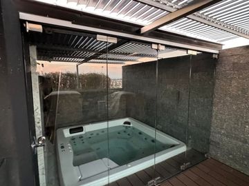 PENTHOUSE AMUEBLADO Y DECORADO EN VENTA EN LA VISTA COUNTRY CLUB