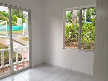 VENDO HERMOSA CASA CAMPESTRE EN CONDOMINIO LA ESTANCIA, MELGAR, TOLIMA