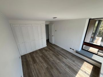 VENDO SUPER DEPTO 4 DORM 3 BAÑOS 2 EST PROVIDENCIA