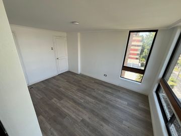 VENDO SUPER DEPTO 4 DORM 3 BAÑOS 2 EST PROVIDENCIA