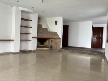VENDO LINDA CASA EN EL SOL DE LA MOLINA