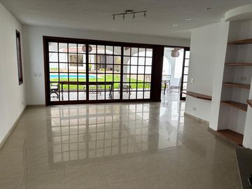 VENDO LINDA CASA EN EL SOL DE LA MOLINA