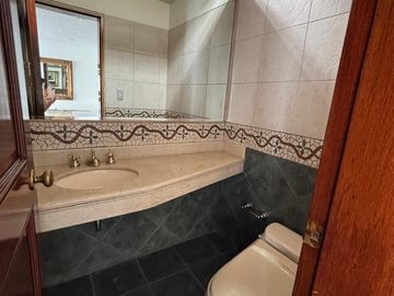 VENDO LINDA CASA EN EL SOL DE LA MOLINA