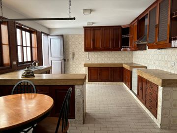 VENDO LINDA CASA EN EL SOL DE LA MOLINA