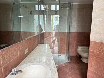 VENDO LINDA CASA EN EL SOL DE LA MOLINA