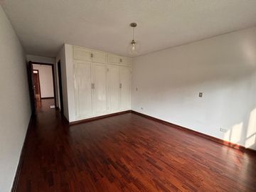 VENDO LINDA CASA EN EL SOL DE LA MOLINA