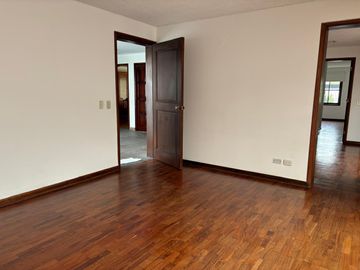 VENDO LINDA CASA EN EL SOL DE LA MOLINA