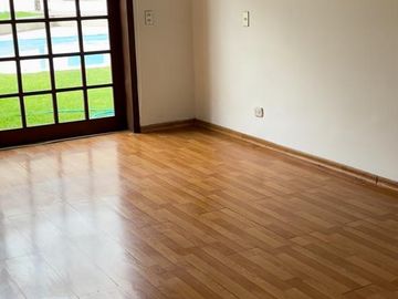 VENDO LINDA CASA EN EL SOL DE LA MOLINA
