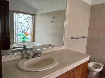 VENDO LINDA CASA EN EL SOL DE LA MOLINA
