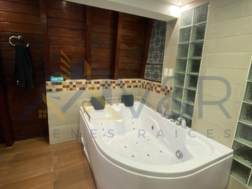 Casa grande en venta sector de Monjas Orquídeas