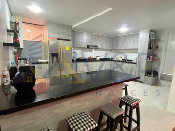 Casa grande en venta sector de Monjas Orquídeas