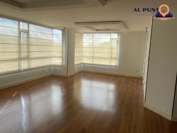 Departamento de Venta en Burgeois y Av. República cerca de la U.T.E.
